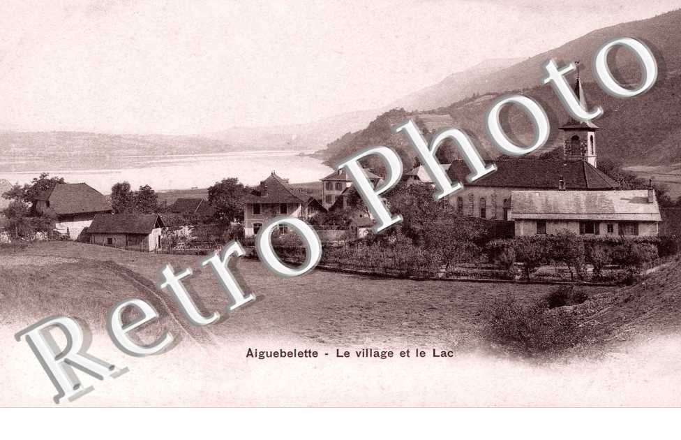 Le Village et le Lac
