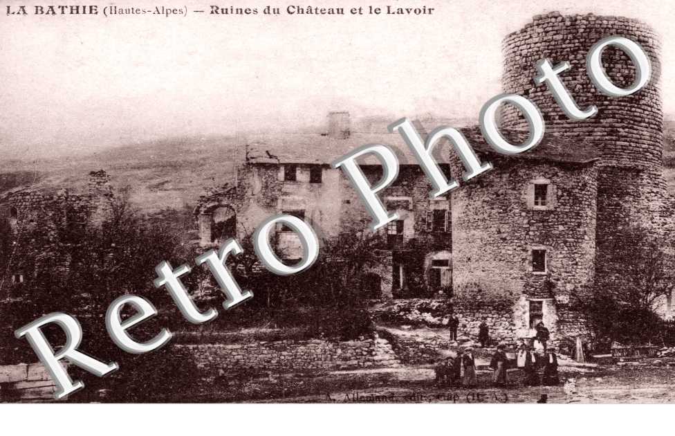 ruines du chateau et le lavoir