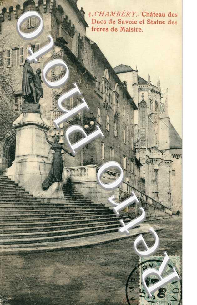 Chateau des Ducs de Savoie et Statue des freres de Maistre