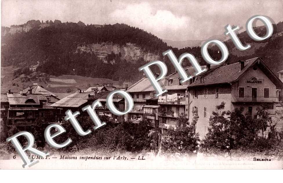 Maisons suspendues sur l'Arly