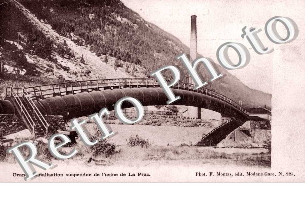 Grande canalisation suspendue de l'usine de La Praz