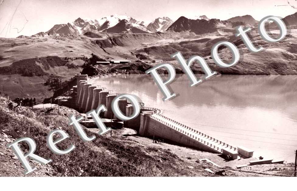 Le Barrage de la Girotte et le Mont Blanc