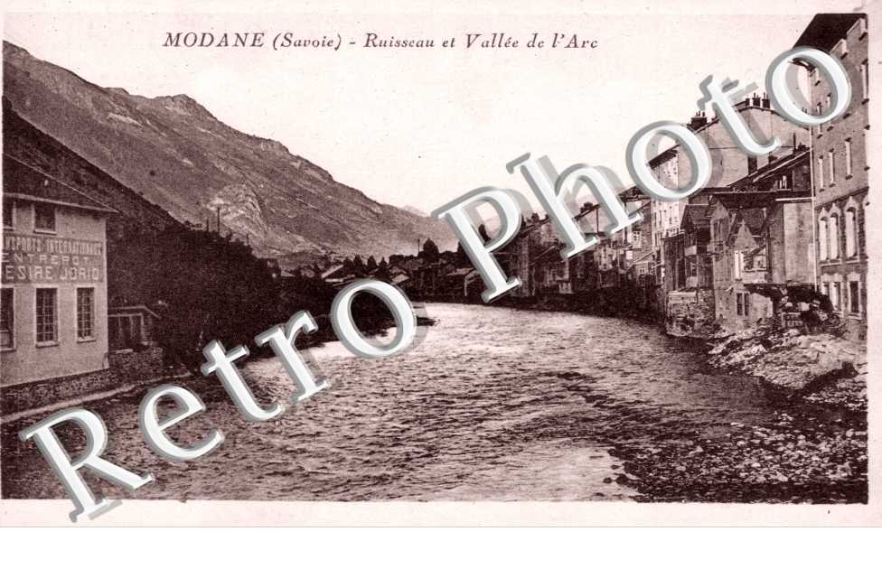 Ruisseau et Vallee de l'Arc