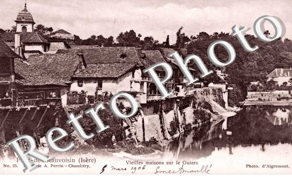  Vieilles maisons sur le Guiers