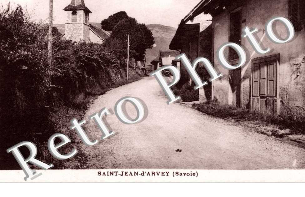 ( une rue du village )