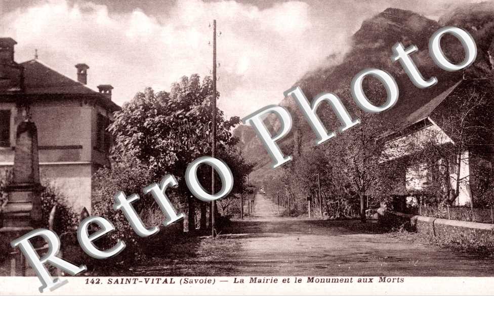 La Mairie et le Monument aux Morts