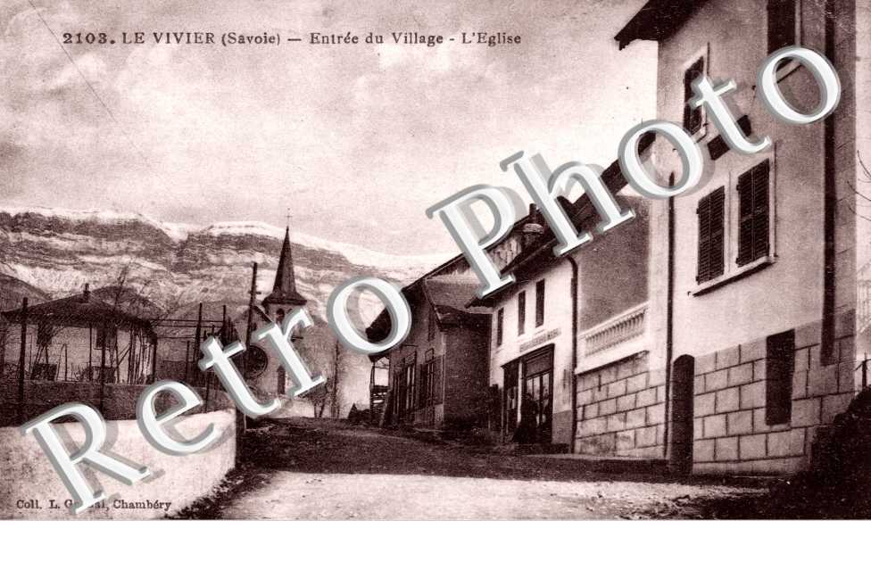 Entree du Village, l'Eglise