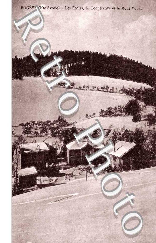 Les Ecoles, la Cooperative et le Mont Vouan