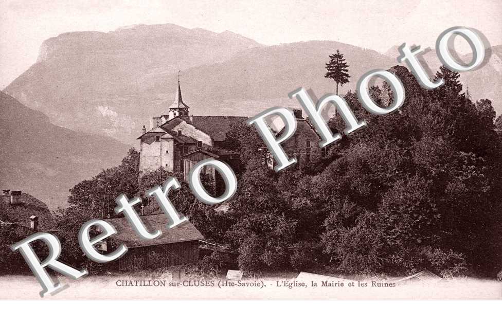 L'eglise - la mairie et les ruines