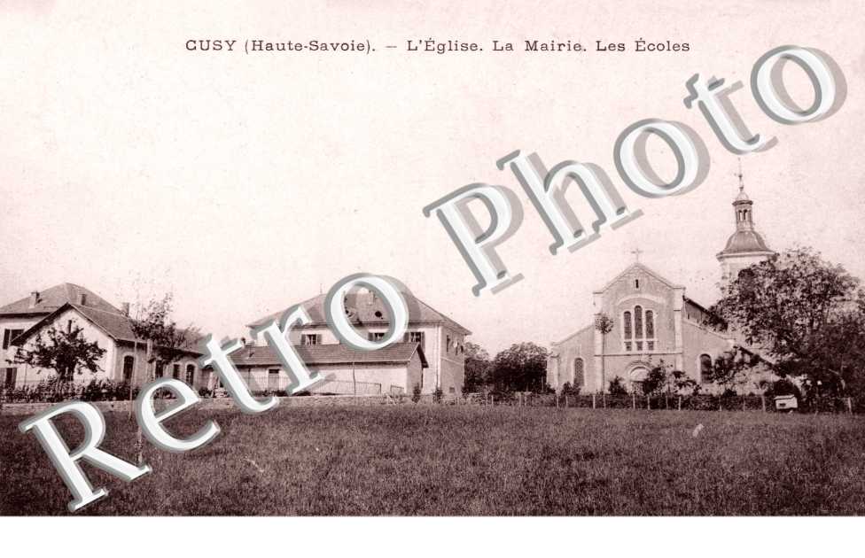 L'Eglise, la Mairie et les Ecoles