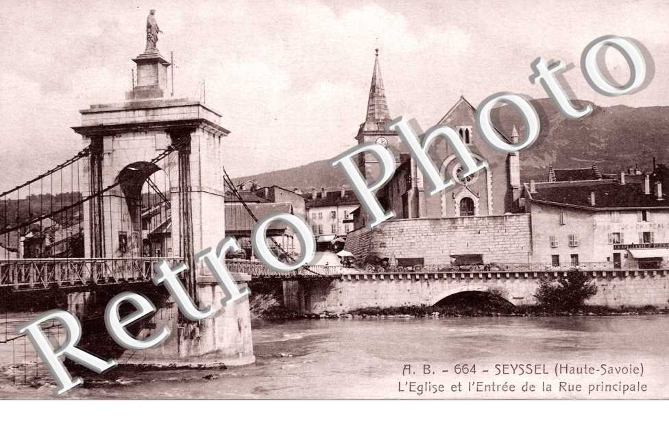L'Eglise et l'Entree de la Rue Principale