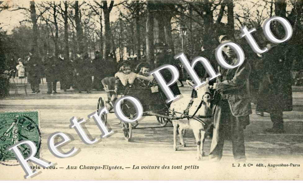 aux Champs Elysees la voiture des tout petits