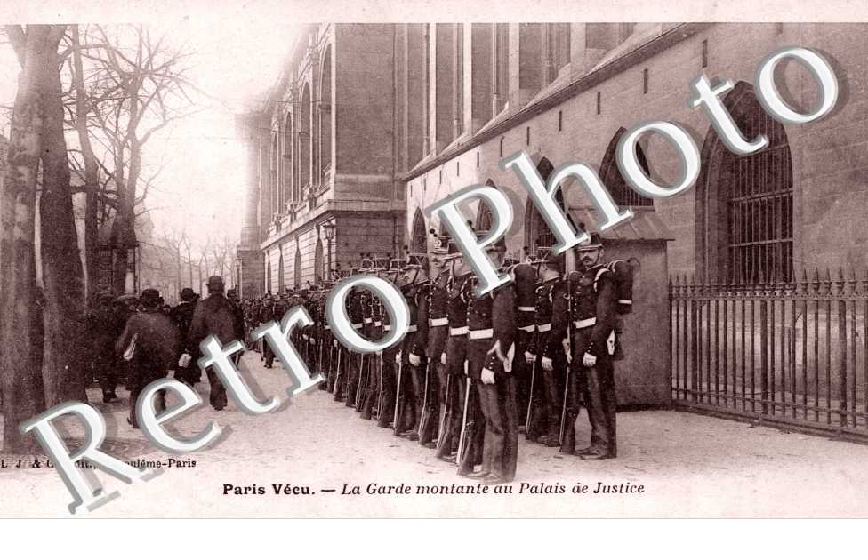 La Garde montante au Palais de Justice