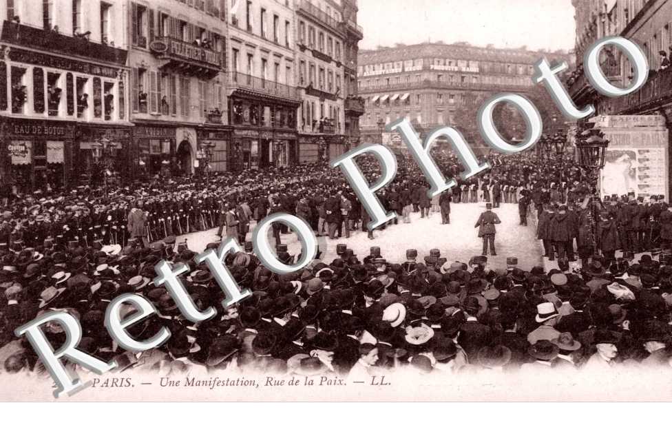 Une Manifestation, Rue de la Paix