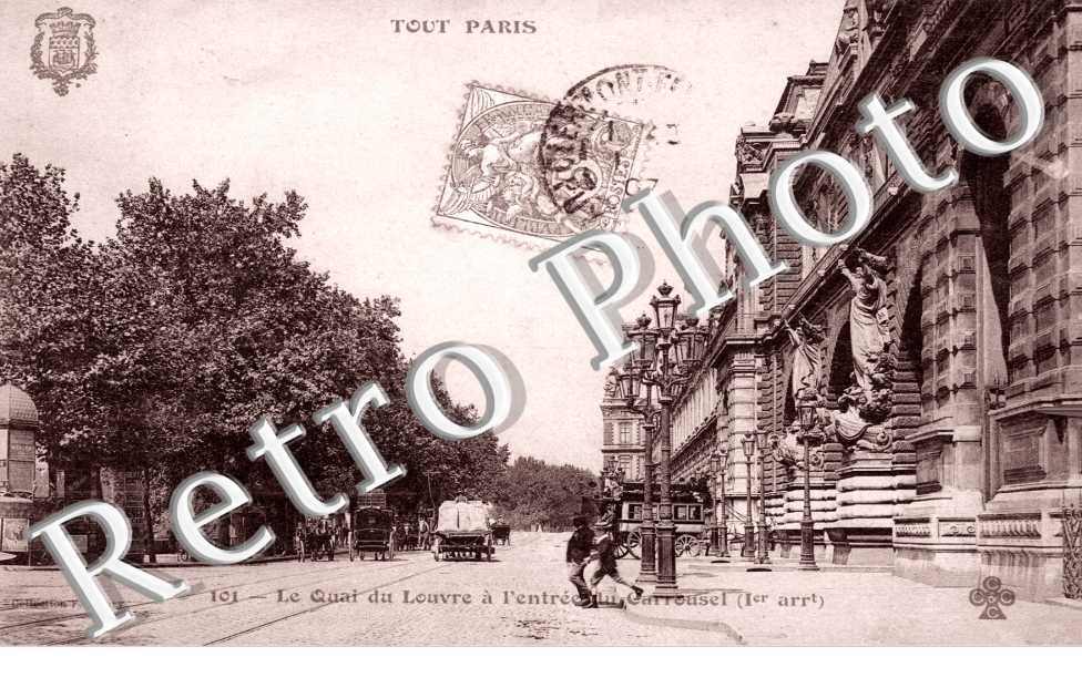 le quai du Louvre a l'entree du Carrousel