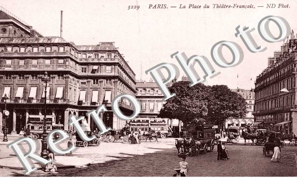 La Place du theatre Francais -   Place Colette
