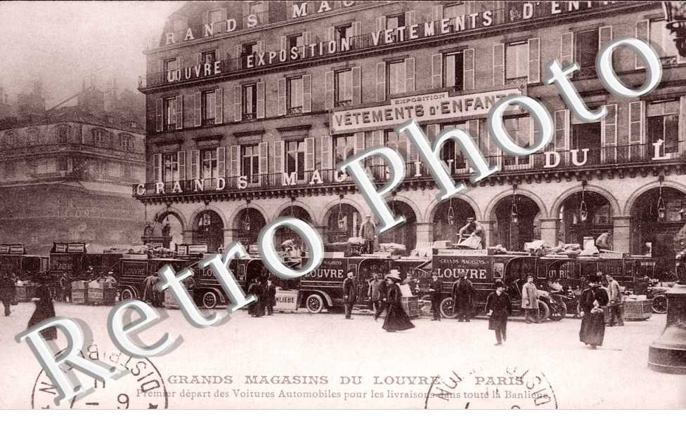 Grands magasins du Louvre - Rue de Rivoli -  Premier depart des voitures automobiles