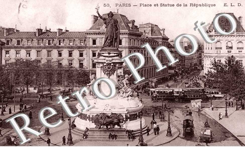 Place et Statue de la Republique