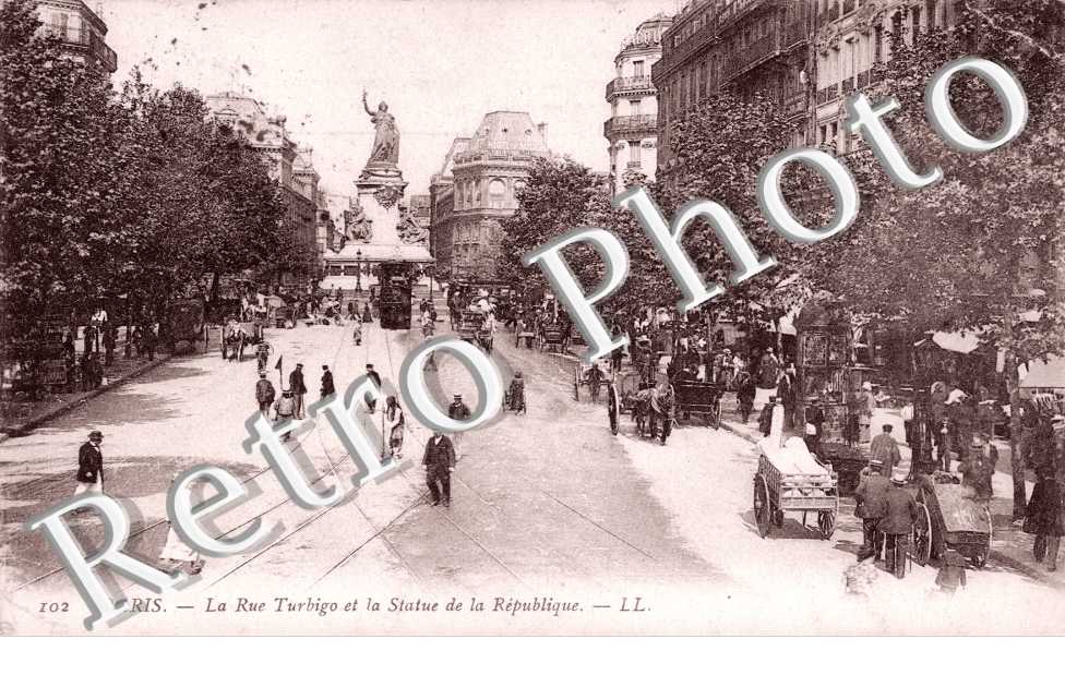 la rue Turbigo et la statue de la republique
