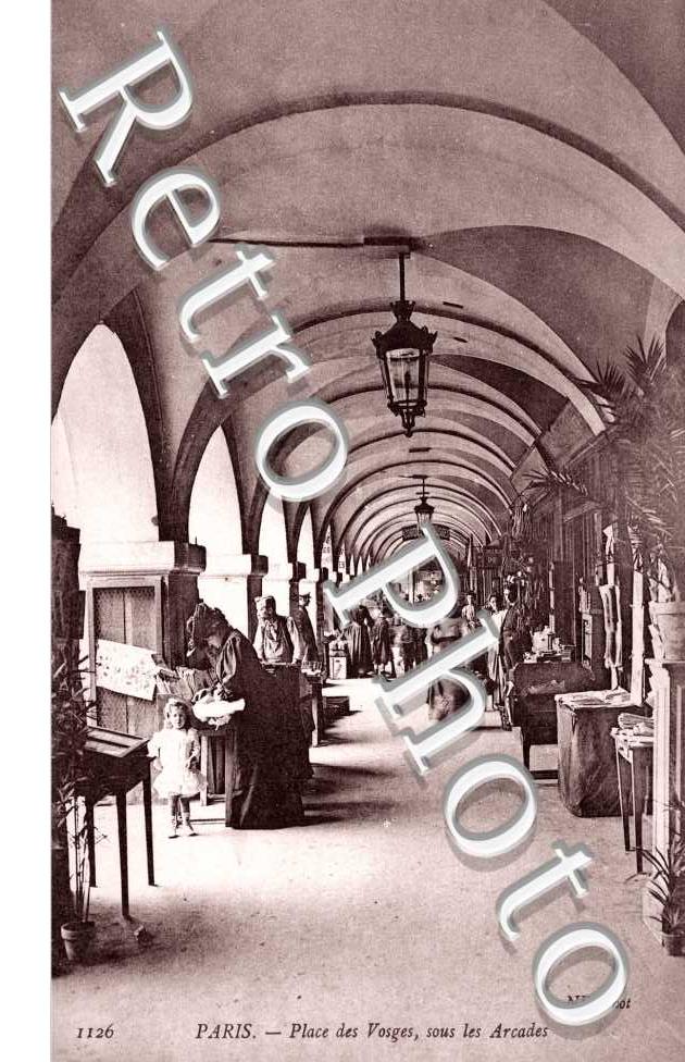 Place des Vosges, sous les Arcades
