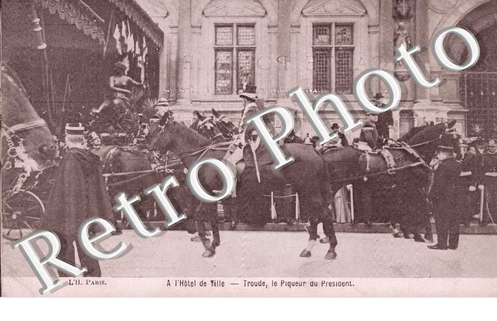 A l'Hotel de Ville, Troude, le Piqueur du President