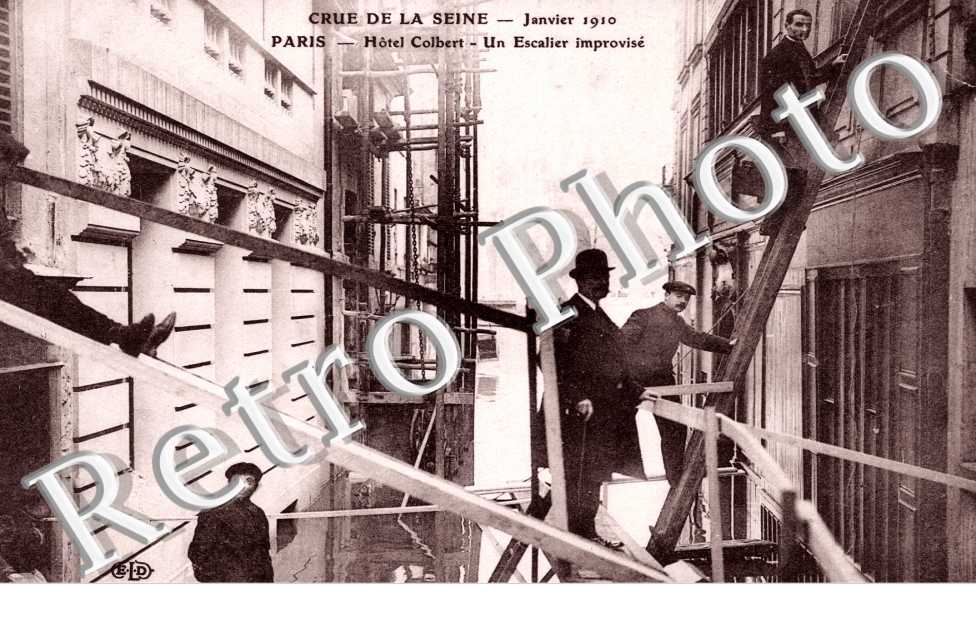 Crue de la Seine 1910, Hotel Colbert, Escalier improvise