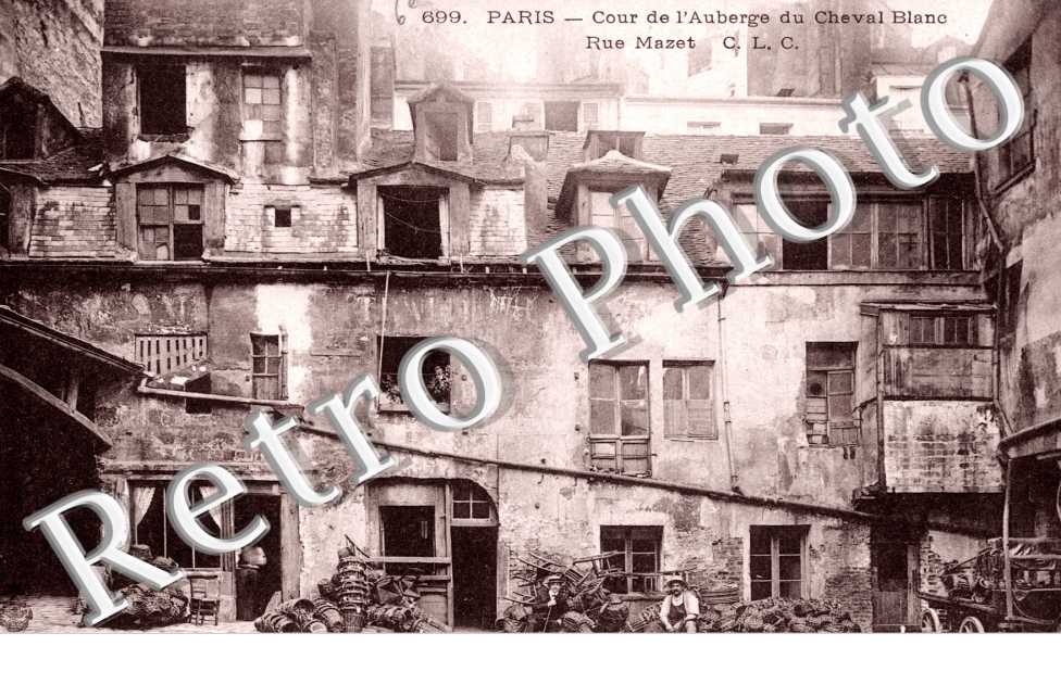 Cour de l'Auberge du Cheval Blanc, Rue Mazet