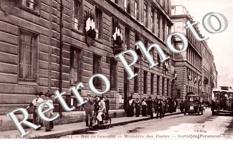 Rue de Grenelle, Ministere des Postes, Sortie du Personnel