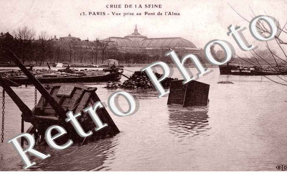 vue prise au Pont de l'Alma
