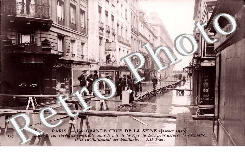 Crue de la Seine, Chemins sur chevalets construits dans la Rue du Bac