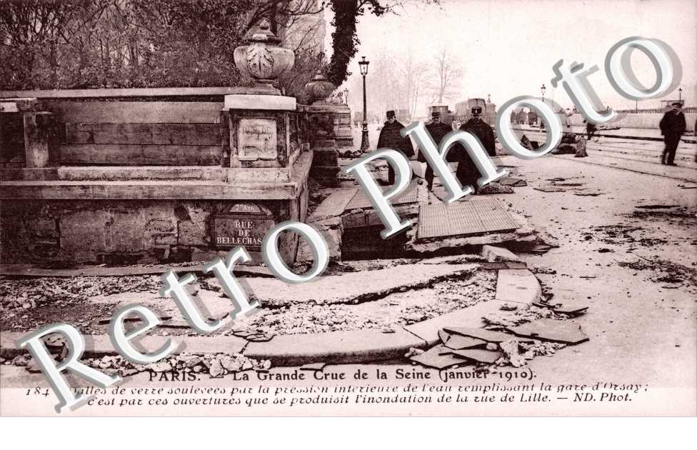 La Grande Crue de la Seine, Dalles de verres soulevees par la pression de l'eau