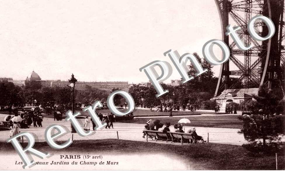 les NOUVEAUX JARDINS DU CHAMP DE MARS  LA TOUR EIFFEL