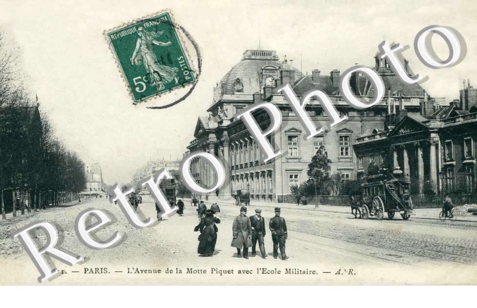 L'Avenue de La Motte Piquet  avec l'Ecole Militaire