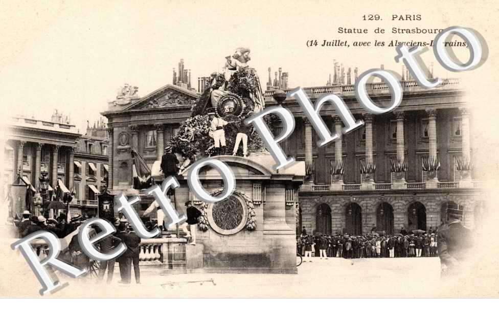 statue de Strasbourg 14 juillet avec les Alsaciens-Lorrains