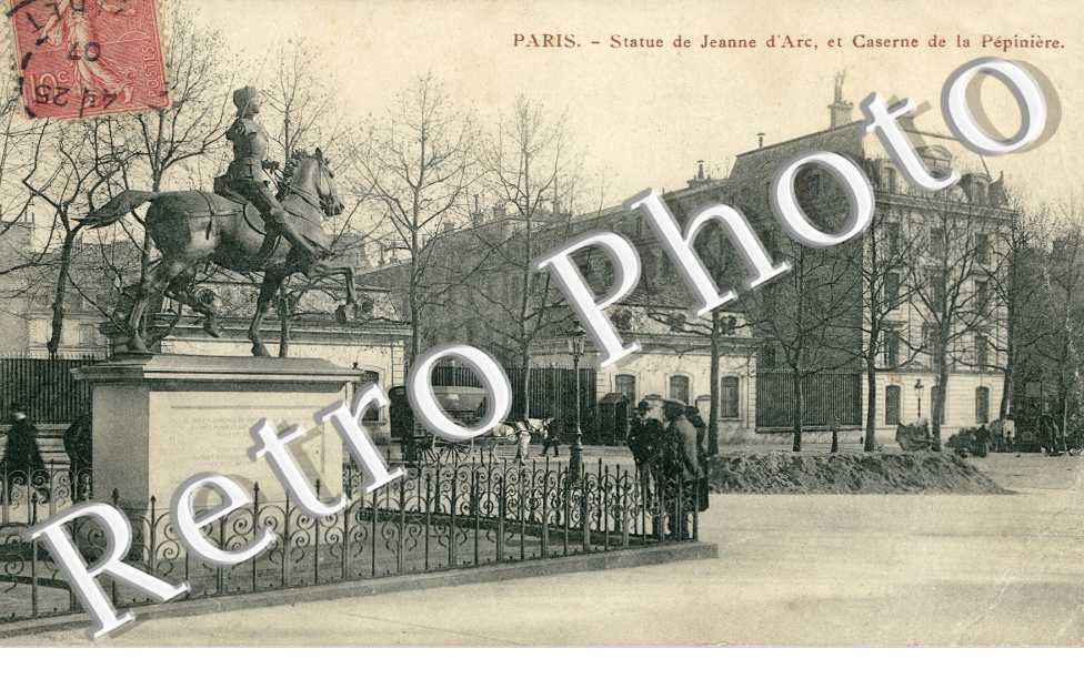 statue de Jeanne d'Arc et caserne de la Pepiniere