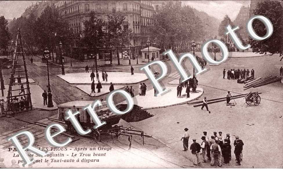 Les Trous apres un orage, Place St Augustin
