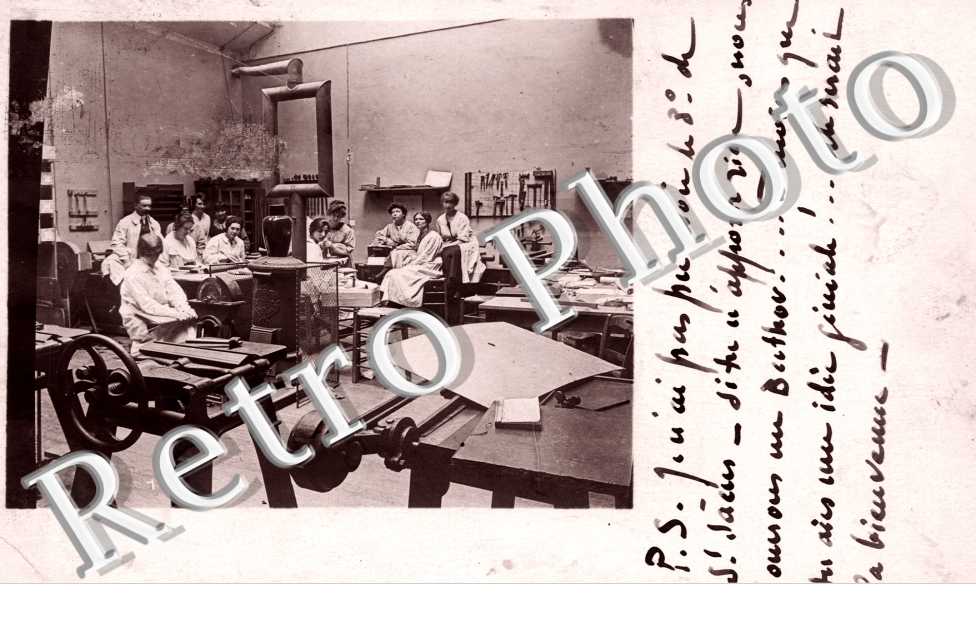 Femmes a l'Atelier de confection