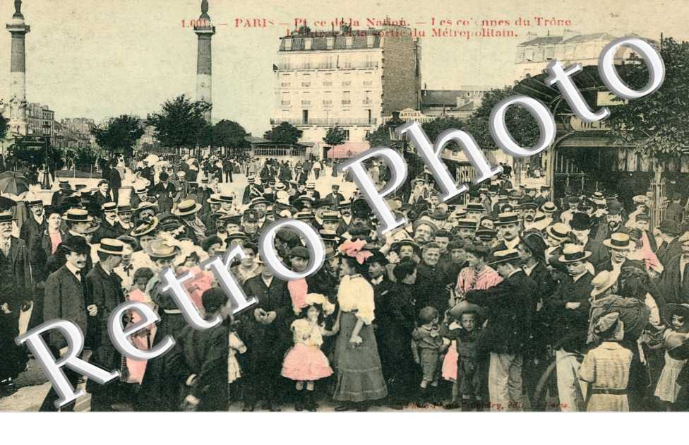 Place de la Nation, Les Colonnes du Trone, metropolitain