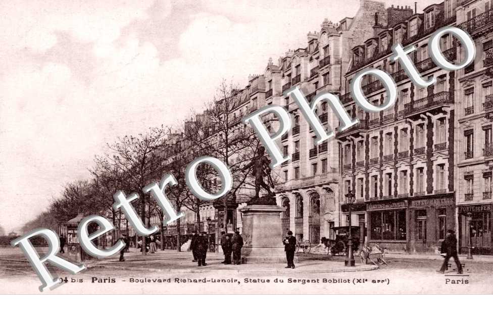 Boulevard Richard Lenoir Statue du sergent Bobillot