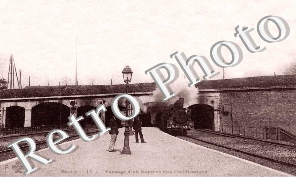 Bercy Passage d'un express aux fortifications
