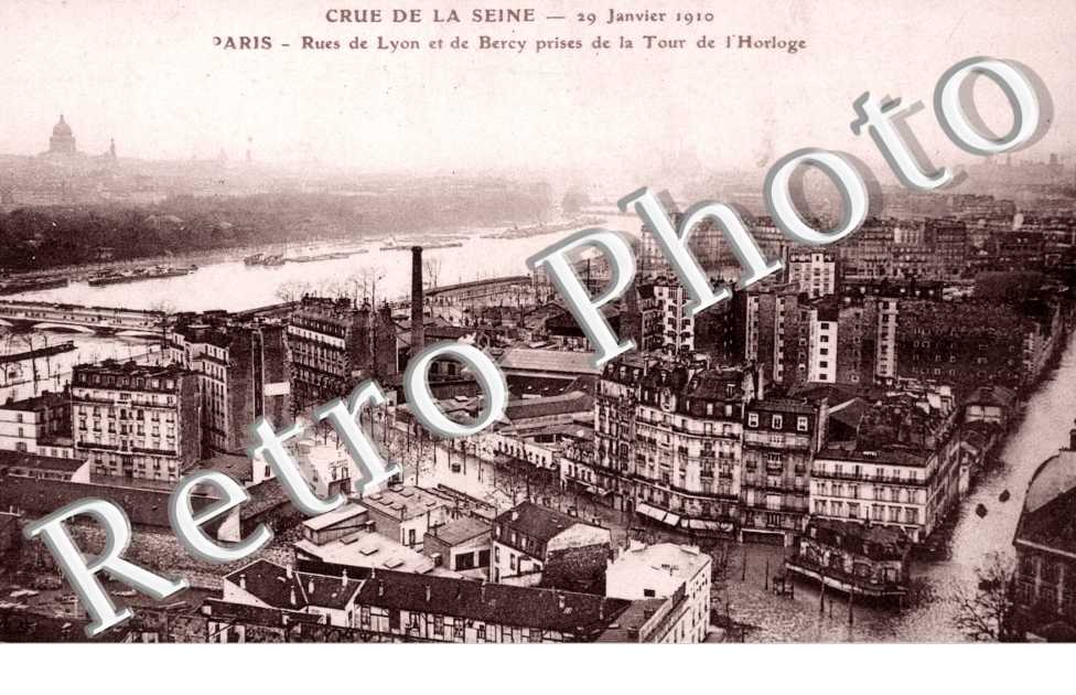 Crue de la Seine, Rue de Lyon et Rue de Bercy prise de la Tour de l'Horloge