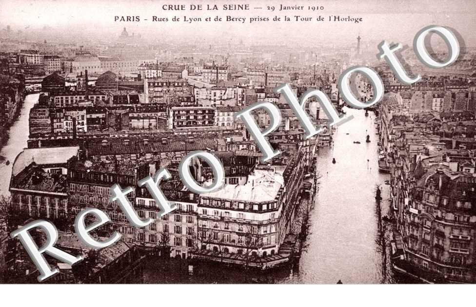 Crue de la Seine, Rue de Lyon et Rue de Bercy prise de la Tour de l'Horloge