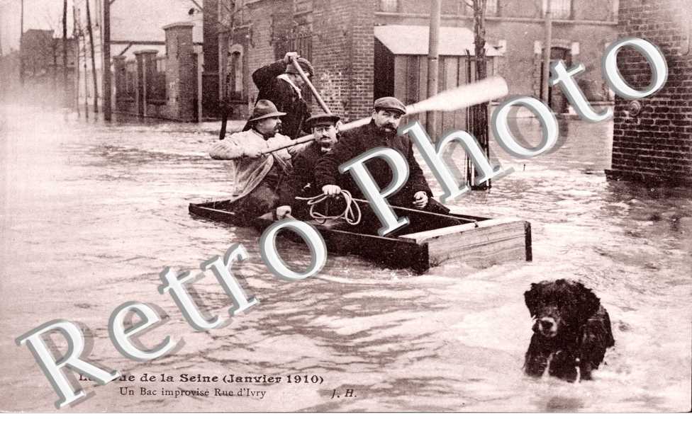 La Crue de la Seine, un Bac improvise Rue d'Ivry