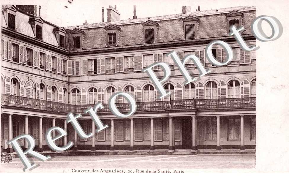 couvent des Augustines 29 rue de la Sante  cour d'honneur