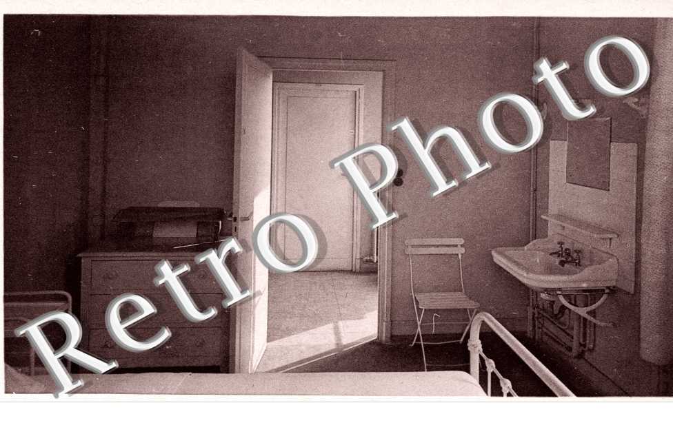 Ecole de Puericulture de la Faculte de Medecine, Chambre de l'Infirmerie
