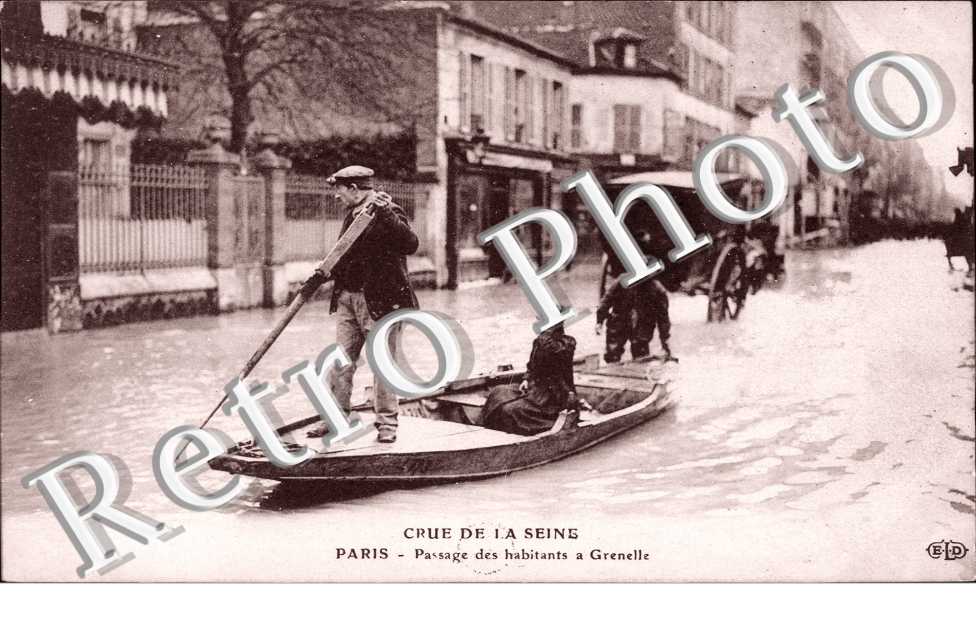 Crue de la Seine - Passage des Habitants à Grenelle