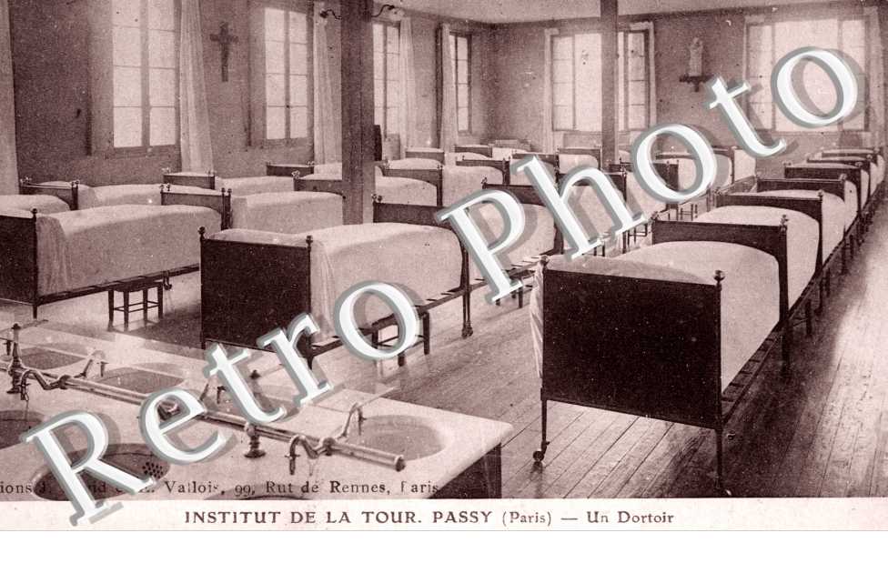 PASSY  Institut de la Tour, Un Dortoir