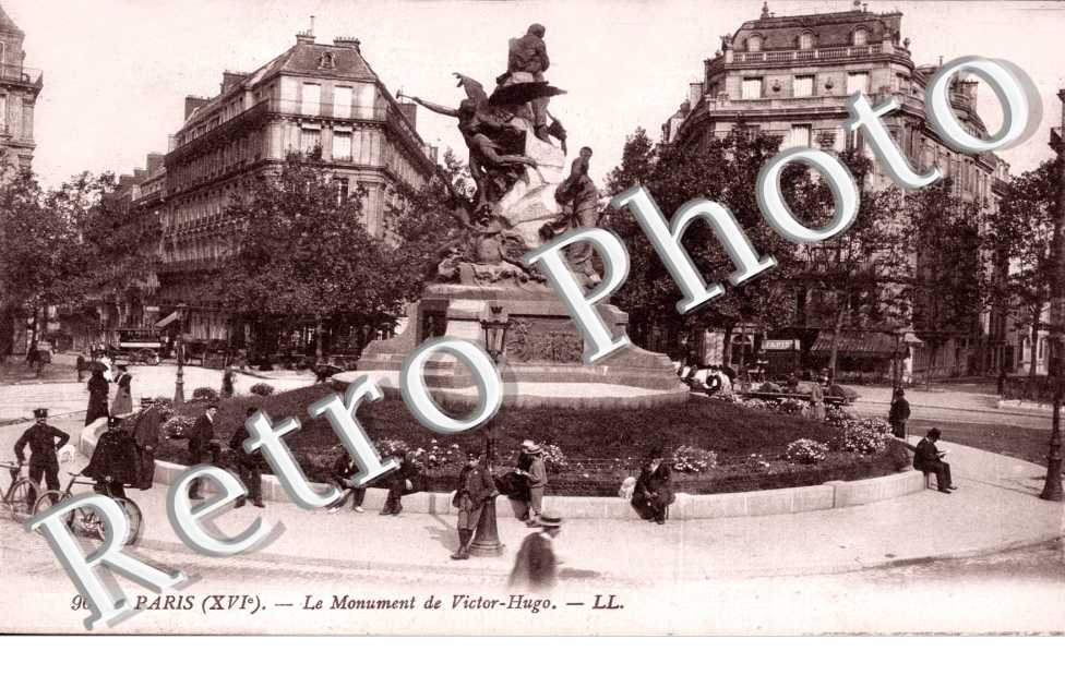 Le Monument de Victor Hugo