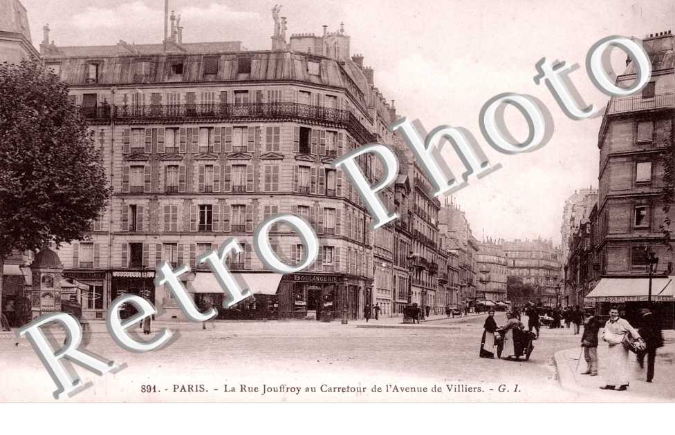 Rue Jouffroy au Carrefour de l'Avenue de Villiers