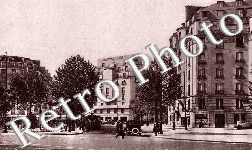 Place Stephane Mallarme, Boulevard Berthier - metro Porte de Champerret